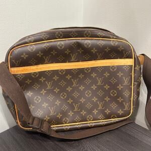 #203 LOUIS VUITTON Reporter GM